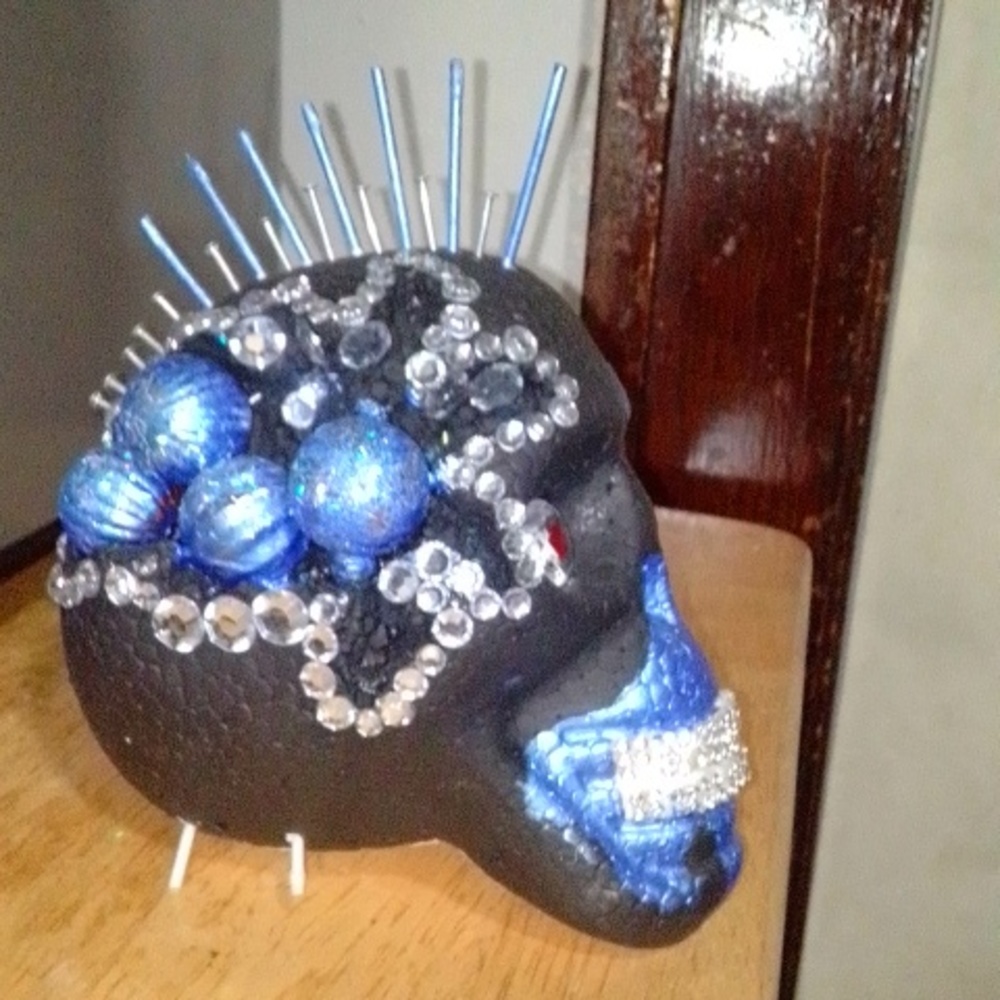 Custom skull head - Picture 2 of 3